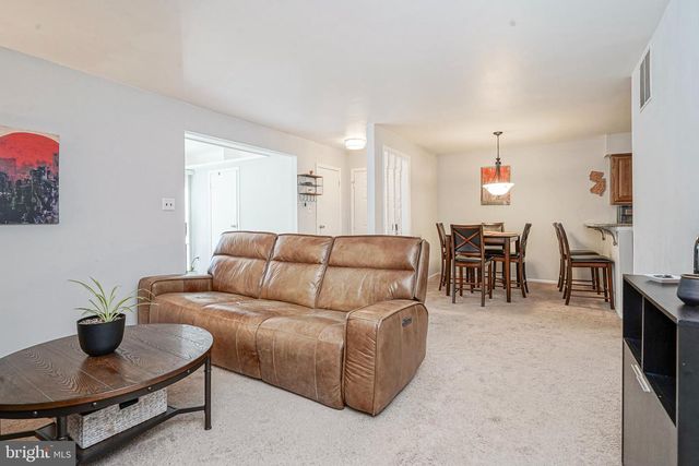 5 KENT PL, Sewell, NJ 08080