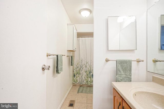 5 KENT PL, Sewell, NJ 08080