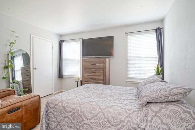 5 KENT PL, Sewell, NJ 08080