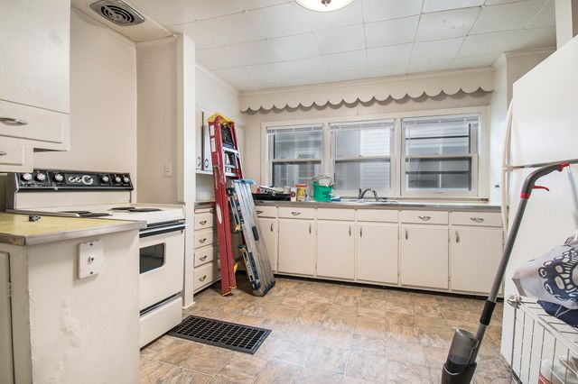 110 Woodward Avenue, Kalamazoo City, MI 49007