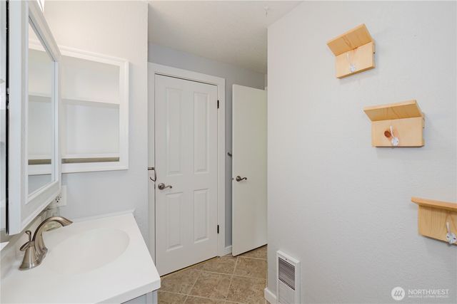 4014 Silver Lane NW, Bremerton, WA 98312