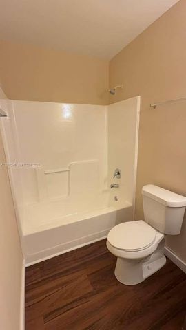 8011 Southgate Boulevard L8, North Lauderdale, FL 33068
