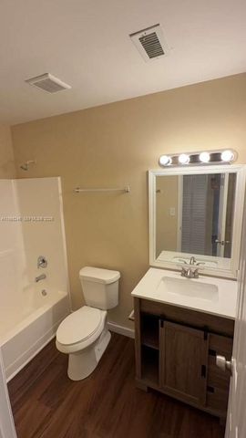 8011 Southgate Boulevard L8, North Lauderdale, FL 33068