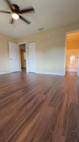 8011 Southgate Boulevard L8, North Lauderdale, FL 33068