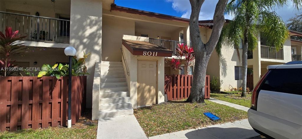 8011 Southgate Boulevard L8, North Lauderdale, FL 33068