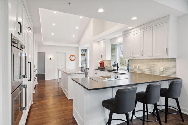 1360 Skyline Drive, Golden Valley, MN 55422