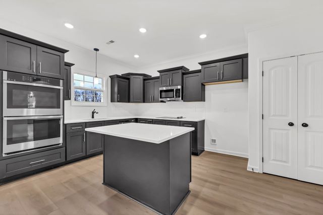 658 Marblewing Ct, Clarksville, TN 37043