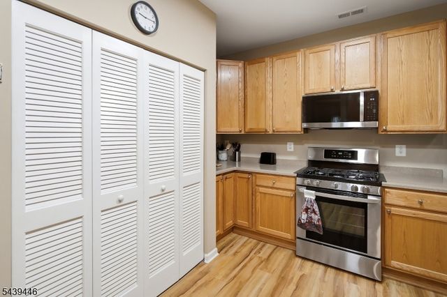 4 Steele Pl C, Hillsborough Twp., NJ 08844