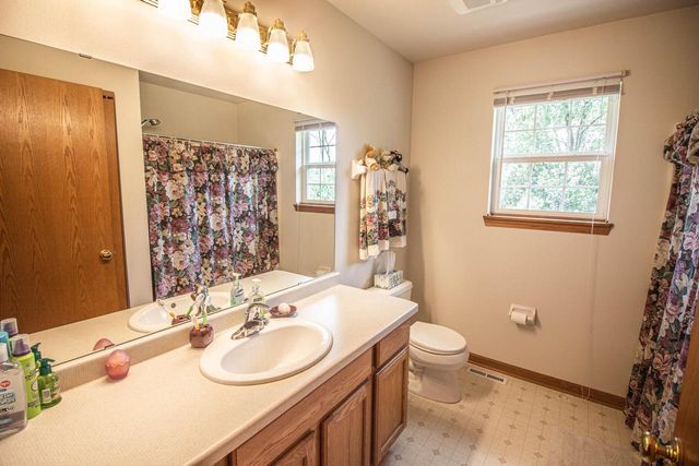 W143N9927 Ridgewood LANE, Germantown, WI 53022