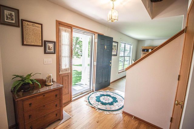 W143N9927 Ridgewood LANE, Germantown, WI 53022