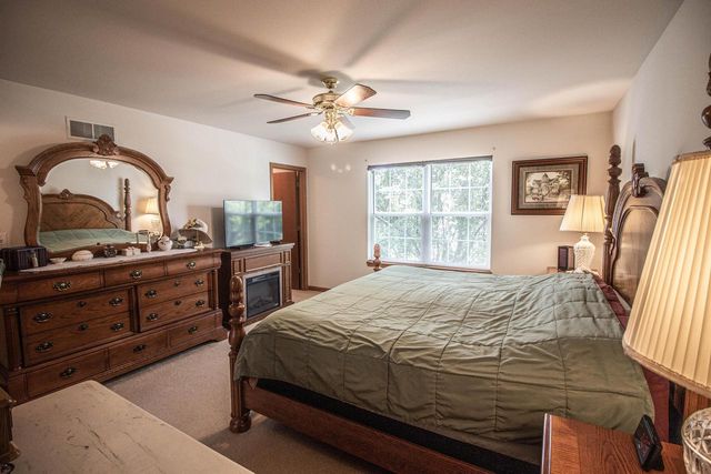 W143N9927 Ridgewood LANE, Germantown, WI 53022