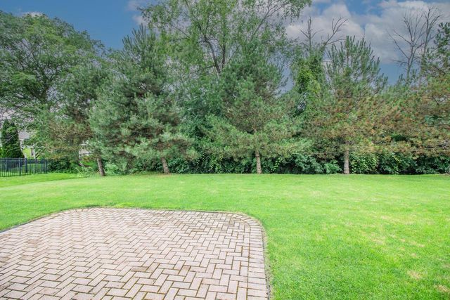 W143N9927 Ridgewood LANE, Germantown, WI 53022