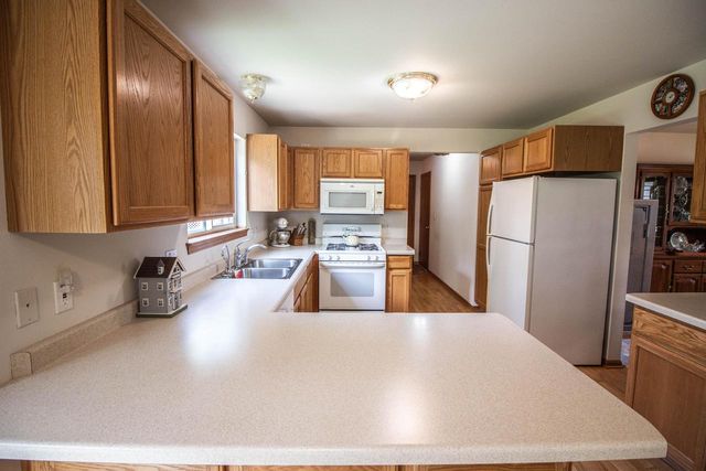 W143N9927 Ridgewood LANE, Germantown, WI 53022