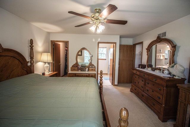 W143N9927 Ridgewood LANE, Germantown, WI 53022