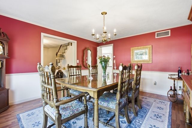 2 Russell Road, Lynnfield, MA 01940