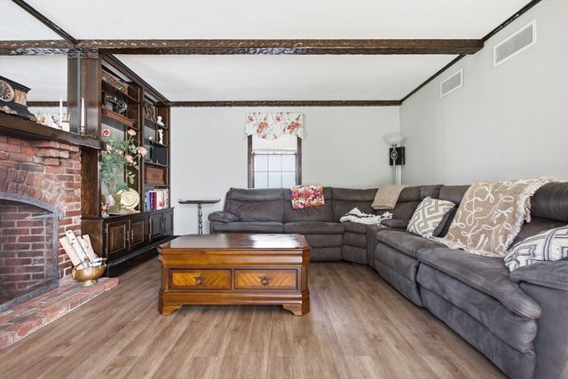 2 Russell Road, Lynnfield, MA 01940