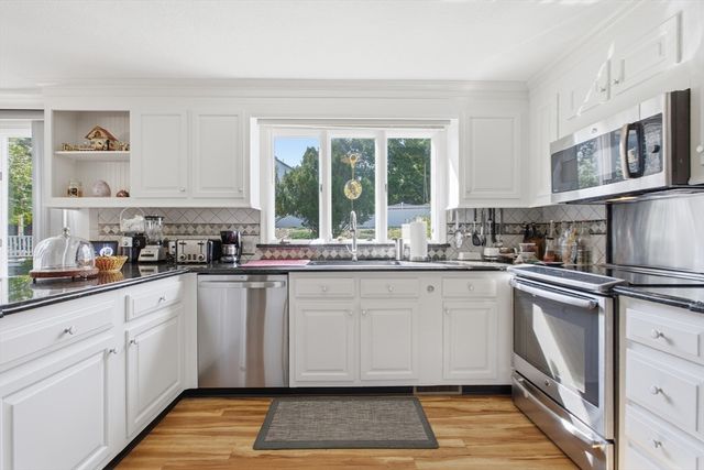2 Russell Road, Lynnfield, MA 01940