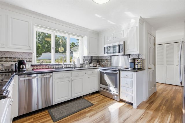 2 Russell Road, Lynnfield, MA 01940