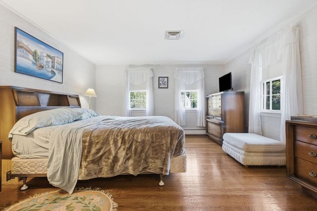 2 Russell Road, Lynnfield, MA 01940