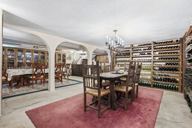 2 Russell Road, Lynnfield, MA 01940