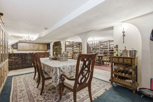 2 Russell Road, Lynnfield, MA 01940