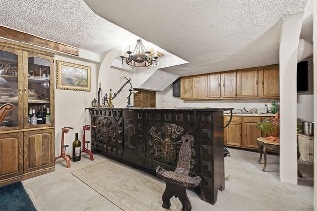 2 Russell Road, Lynnfield, MA 01940