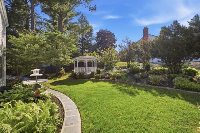 2 Russell Road, Lynnfield, MA 01940