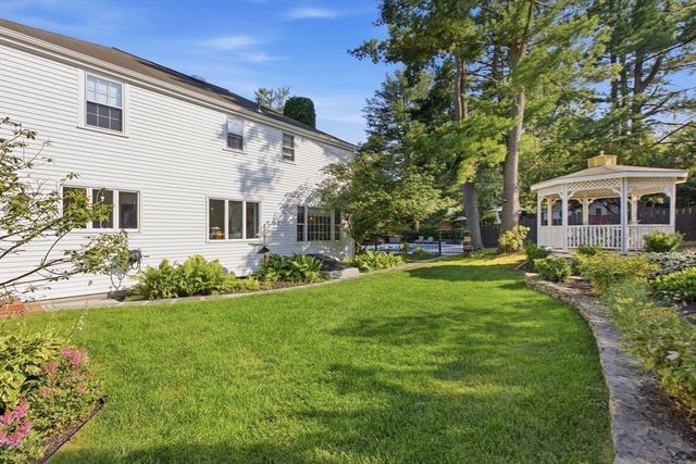 2 Russell Road, Lynnfield, MA 01940