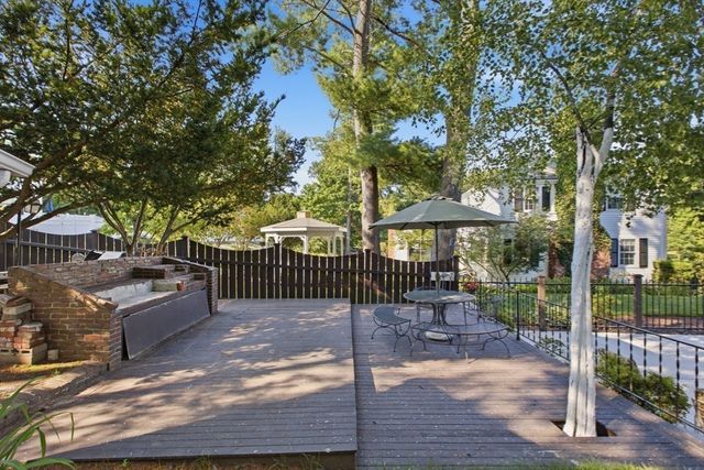 2 Russell Road, Lynnfield, MA 01940