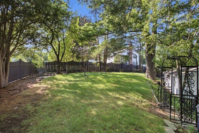 2 Russell Road, Lynnfield, MA 01940