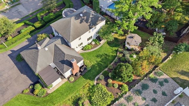 2 Russell Road, Lynnfield, MA 01940