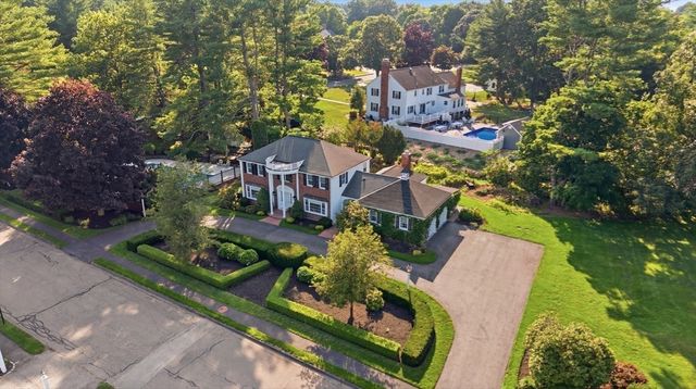 2 Russell Road, Lynnfield, MA 01940
