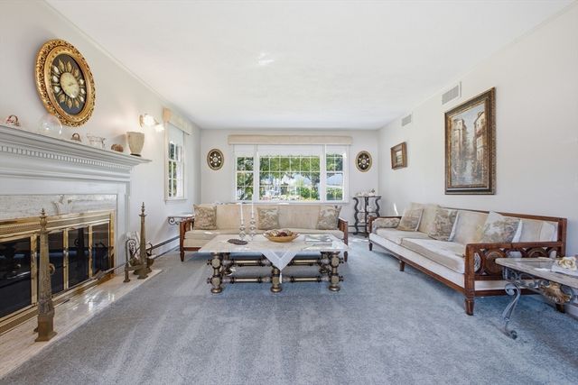 2 Russell Road, Lynnfield, MA 01940