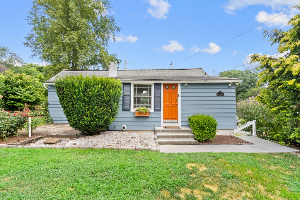 13 Marshall Avenue, Trumbull, CT 06611