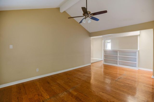 5139 Bungalow Lane, Houston, TX 77048