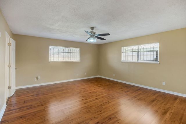 5139 Bungalow Lane, Houston, TX 77048