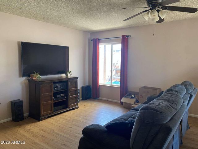 2221 W EL MORO Avenue, Mesa, AZ 85202