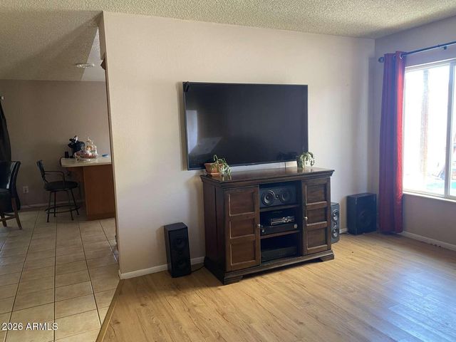 2221 W EL MORO Avenue, Mesa, AZ 85202