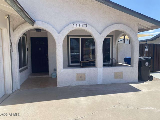 2221 W EL MORO Avenue, Mesa, AZ 85202