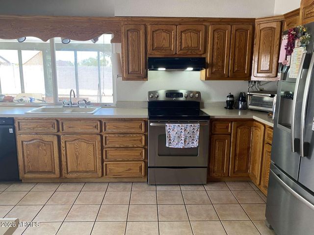 2221 W EL MORO Avenue, Mesa, AZ 85202