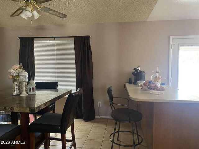 2221 W EL MORO Avenue, Mesa, AZ 85202