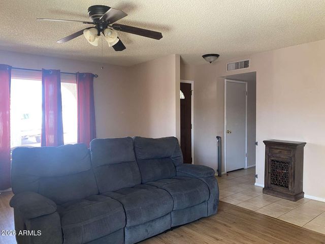 2221 W EL MORO Avenue, Mesa, AZ 85202