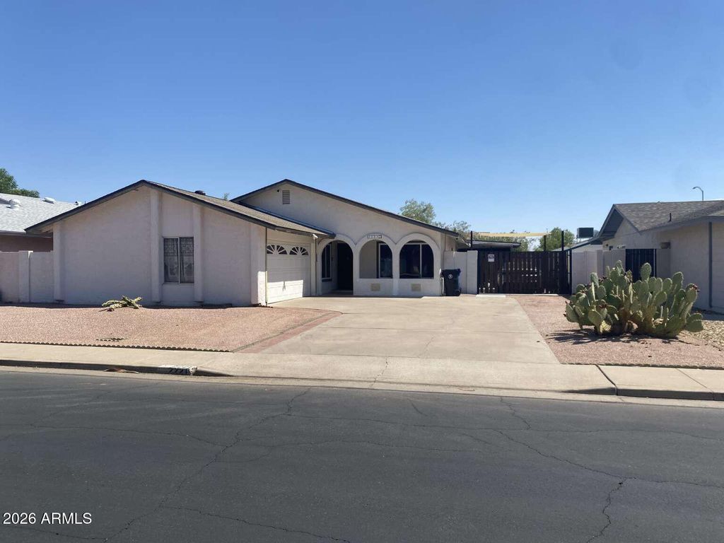 2221 W EL MORO Avenue, Mesa, AZ 85202