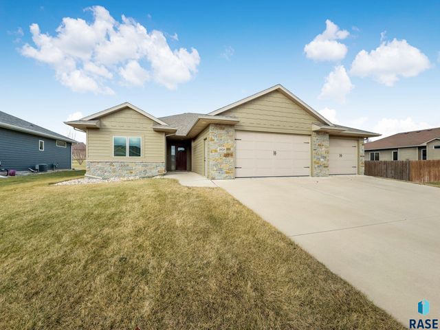 1909 S Firefly Dr Drive, Sioux Falls, SD 57110