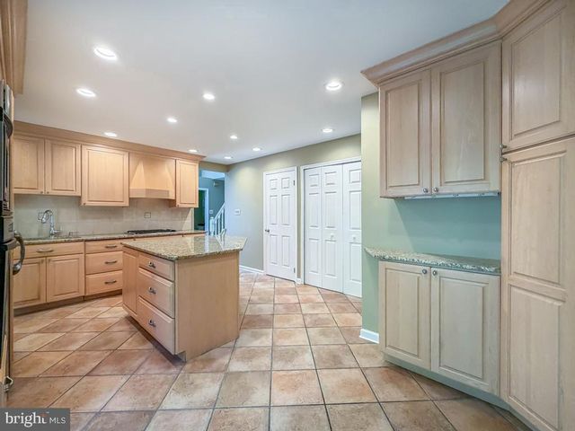 239 COPPER BEECH DR, Blue Bell, PA 19422