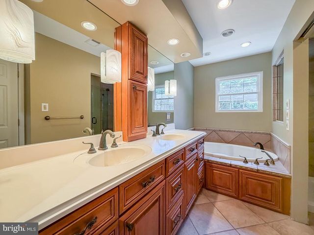239 COPPER BEECH DR, Blue Bell, PA 19422