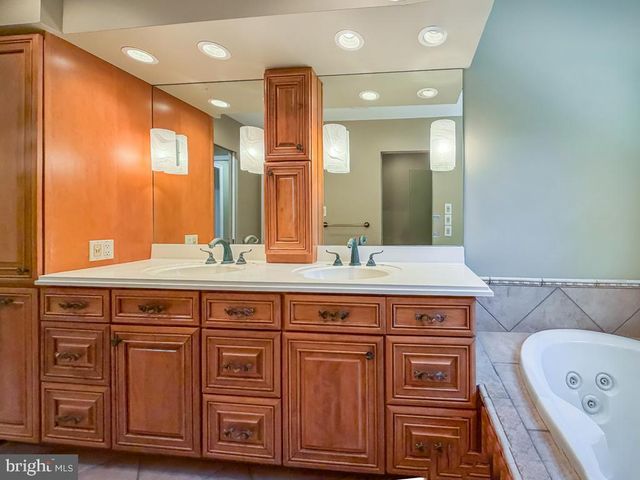 239 COPPER BEECH DR, Blue Bell, PA 19422