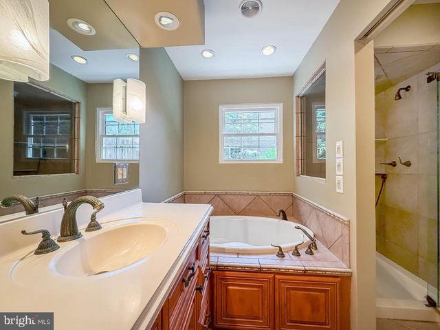 239 COPPER BEECH DR, Blue Bell, PA 19422