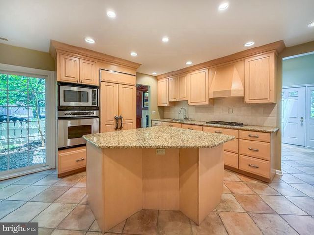 239 COPPER BEECH DR, Blue Bell, PA 19422