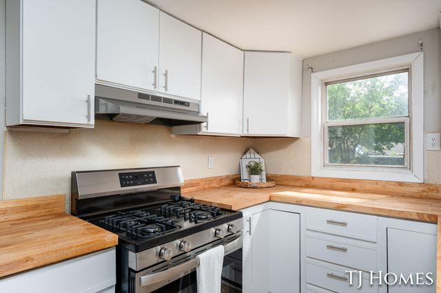 423 Collins Avenue, Muskegon Heights City, MI 49444